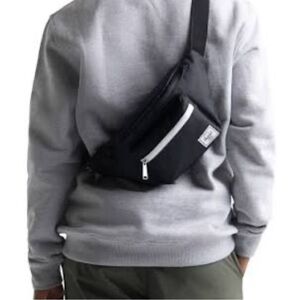 NWT Herschel Supply Company seventeen hipster Belt crossbody in Sedona sage